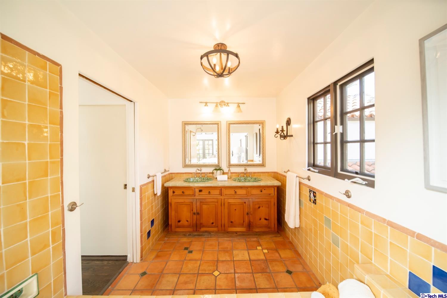 403 West Kenneth Road Glendale, CA 91202 - Photo 35 of 81