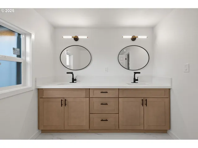 $164,000 | 16000 Southeast Powell Boulevard, Unit 34, Portland, OR 97236