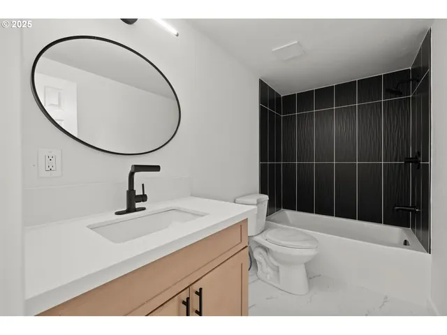 $164,000 | 16000 Southeast Powell Boulevard, Unit 34, Portland, OR 97236