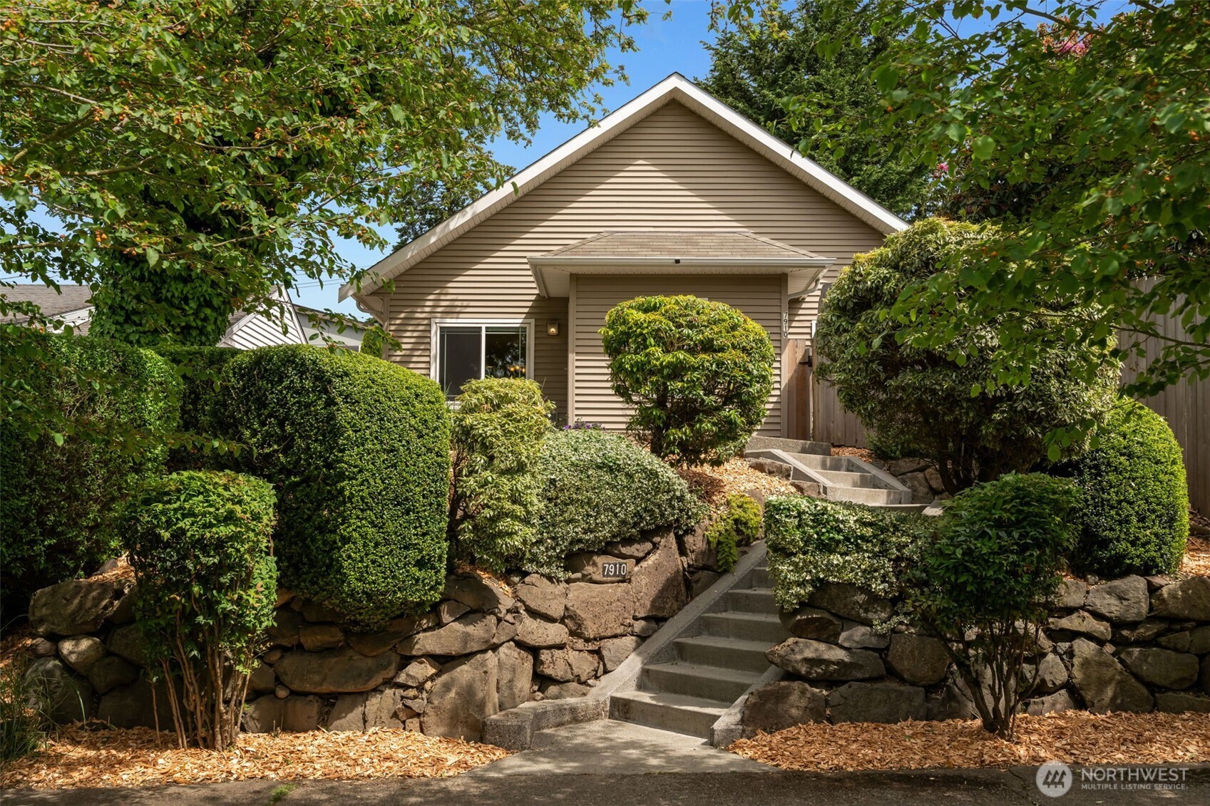 7910 20th Avenue Southwest Seattle, WA 98106 - Photo 3 of 39