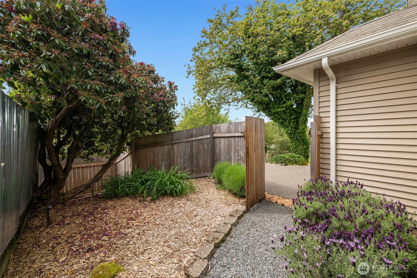 7910 20th Avenue Southwest Seattle, WA 98106 - Photo 35 of 39