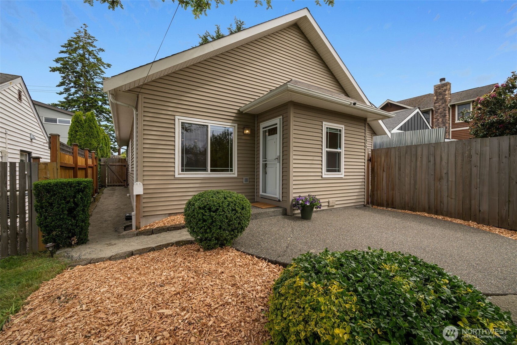 7910 20th Avenue Southwest Seattle, WA 98106 - Photo 4 of 39
