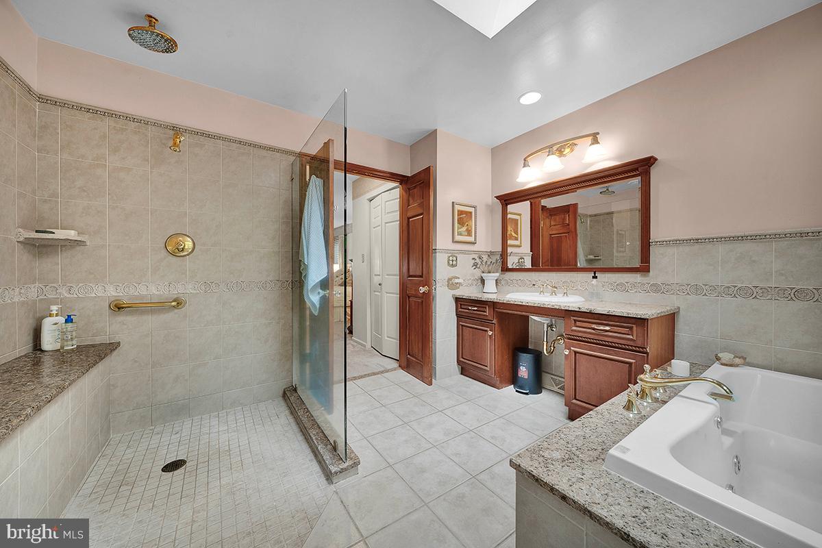 5 Quail Ridge Drive Reading, PA 19607 - Photo 40 of 70 1st floor primary bath