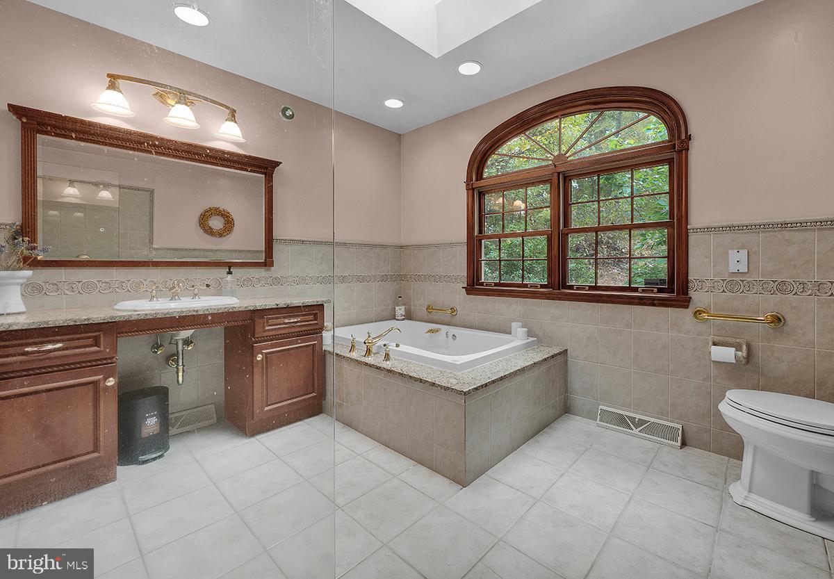 5 Quail Ridge Drive Reading, PA 19607 - Photo 41 of 70 1st floor primary bath