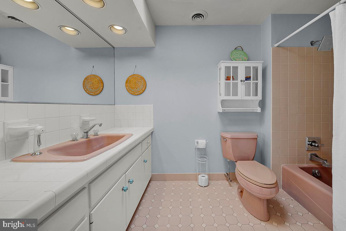 5 Quail Ridge Drive Reading, PA 19607 - Photo 45 of 70 Ensuite bath