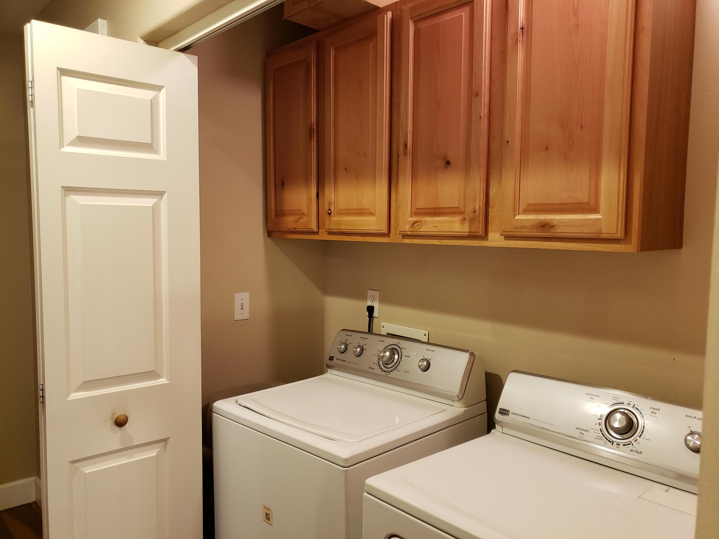 59948 Cheyenne Road Bend, OR 97702 - Photo 9 of 12 Laundry Area