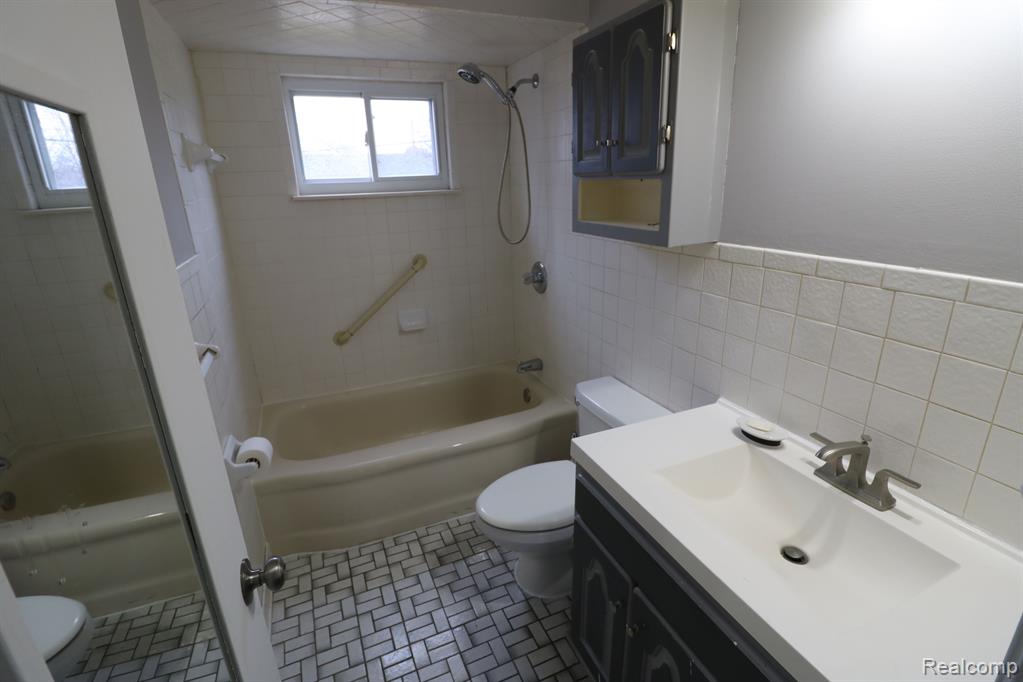 18975 Martin Road Roseville, MI 48066 - Photo 13 of 14 Gallery Image 13