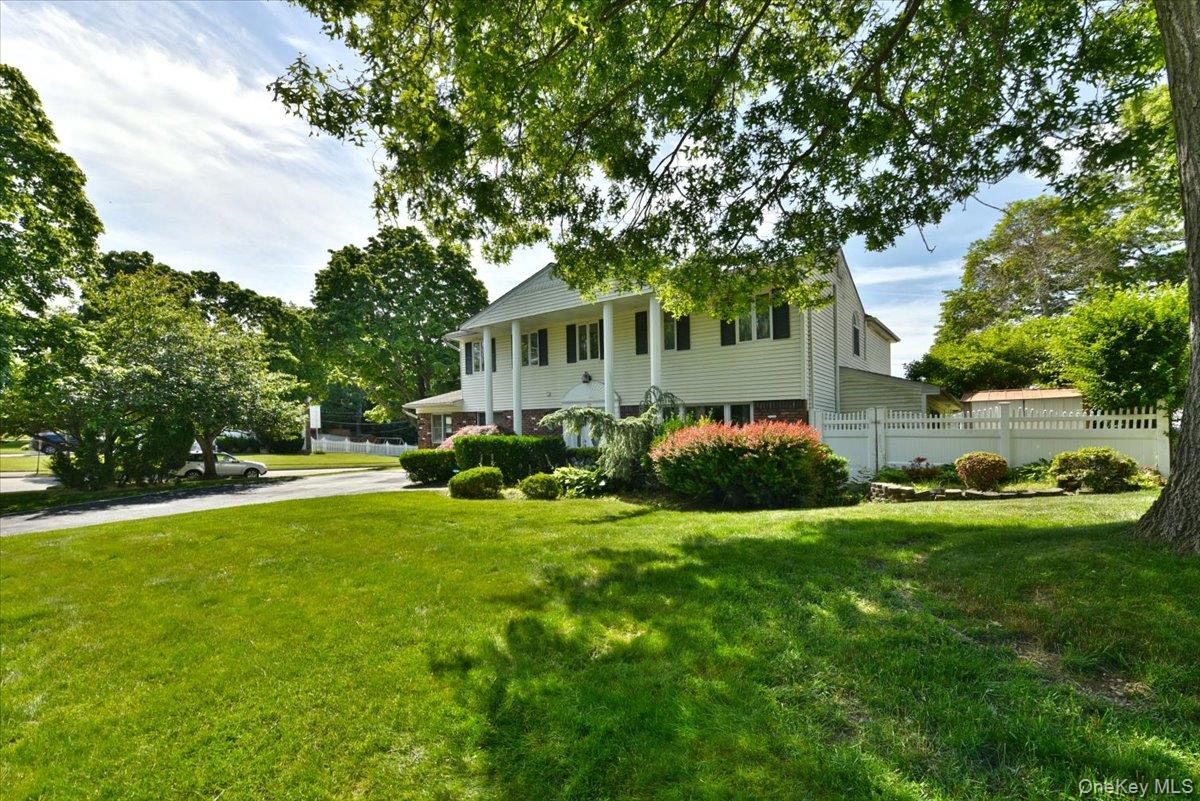 22 Chatham Road Commack, NY 11725 - Photo 3 of 37