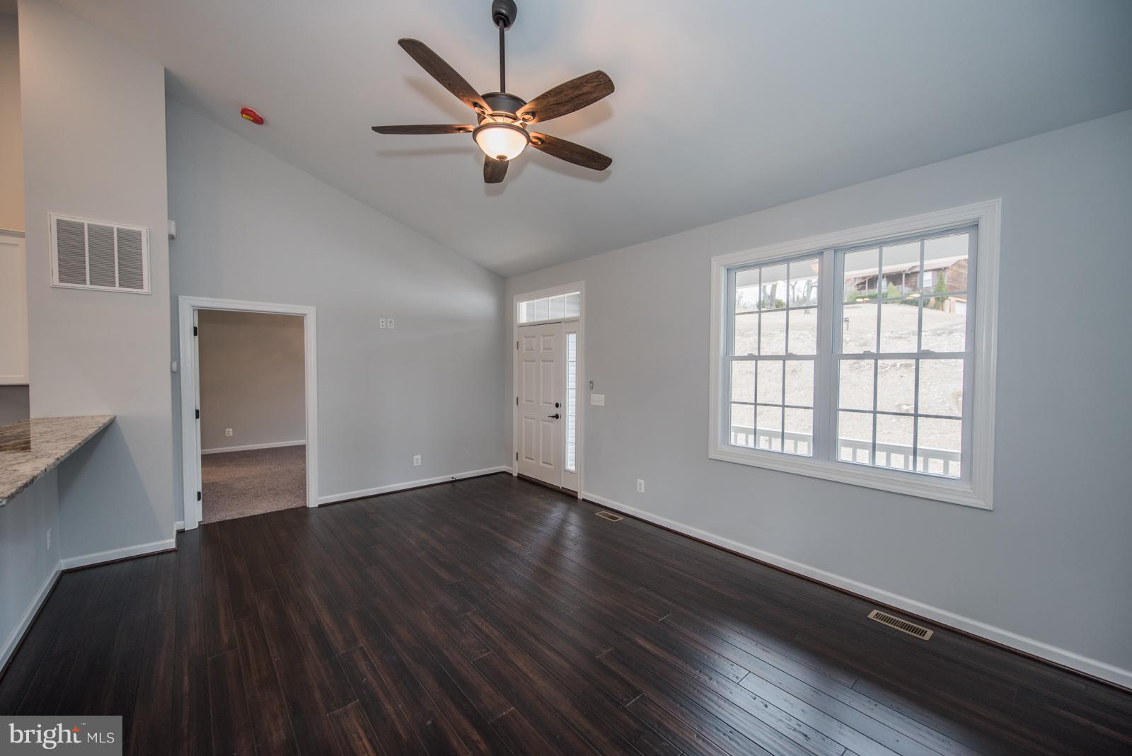 42 Apple Jack Road Linden, VA 22642 - Photo 4 of 30 Vaulted Ceilings