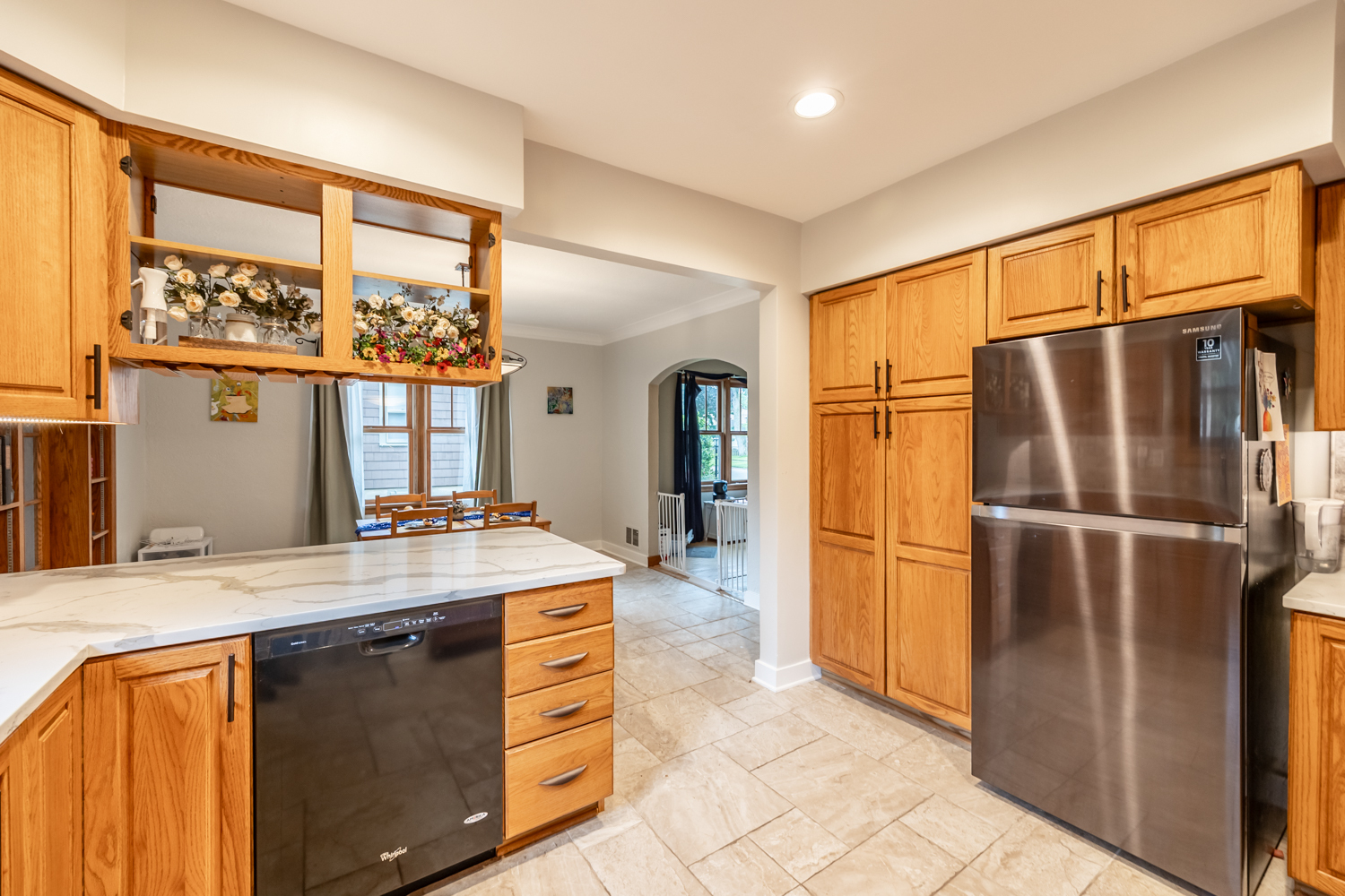 725 Augusta Avenue Elgin, IL 60120 - Photo 9 of 37