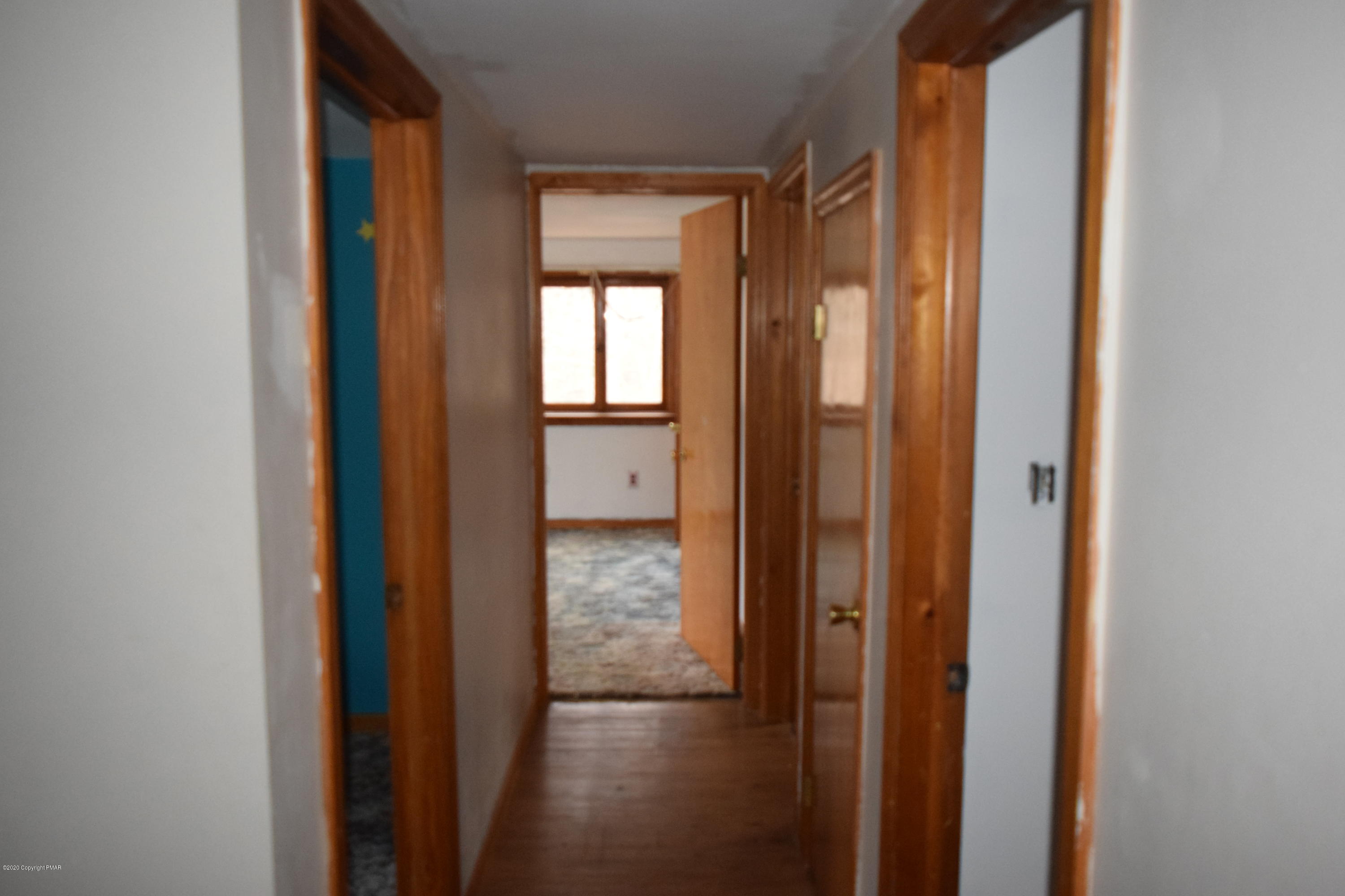 100B River Road Thornhurst, PA 18424 - Photo 23 of 32 hallway