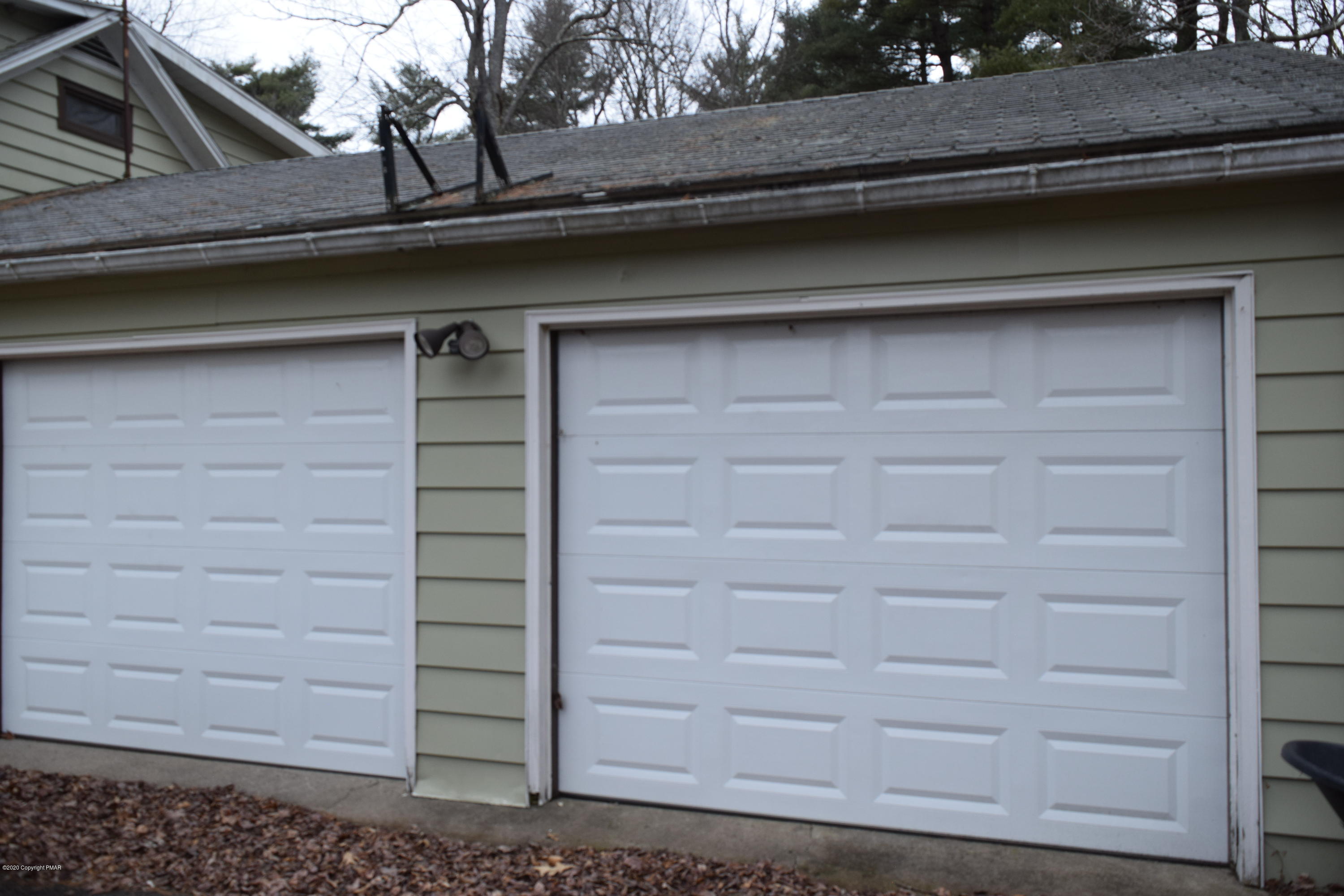 100B River Road Thornhurst, PA 18424 - Photo 3 of 32 2 car attached garage