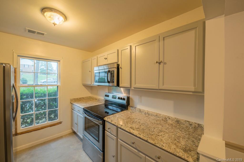 8313 Knights Bridge Road Charlotte, NC 28210 - Photo 8 of 25 Gallery Image 8