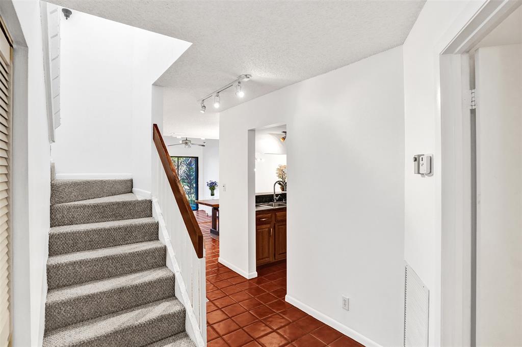 81 Northeast 17th Court Fort Lauderdale, FL 33305 - Photo 7 of 70