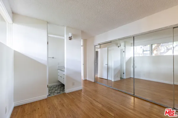 $2,680 | 11131 Rose Avenue, Unit 17, Los Angeles, CA 90034