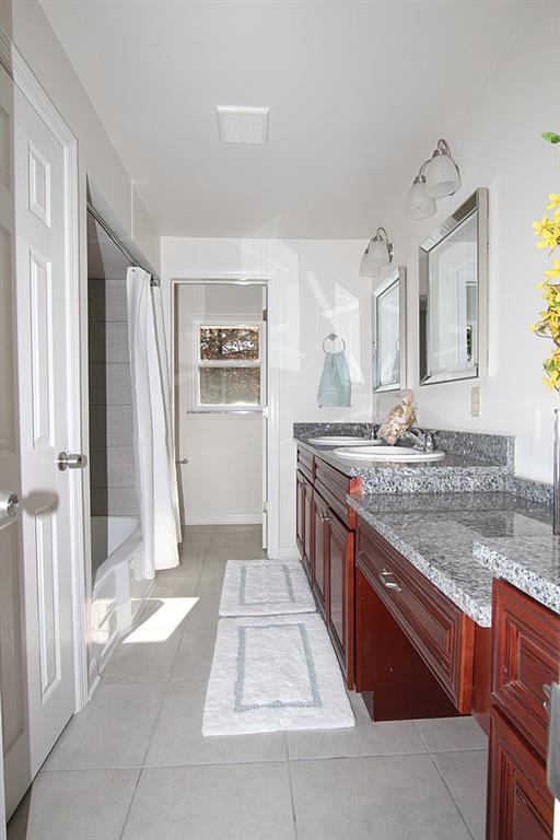 110 Rockingham Lane Canonsburg, PA 15317 - Photo 20 of 25 MAIN BATH WITH CHERRY CAB & GRANITE COUNTER