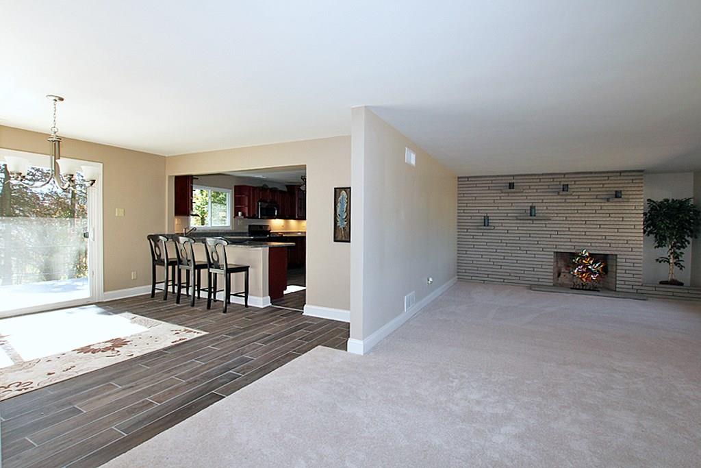 LARGE  LIVING ROOM WITH LBFP,SPACIOUS DINING RM  OPENING TO KITCHEN