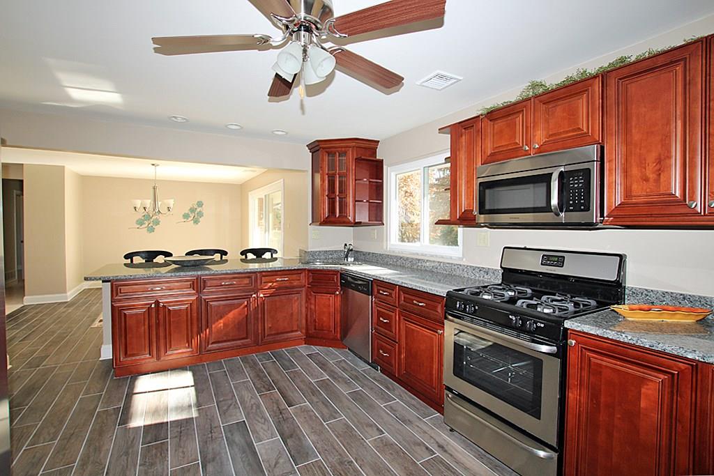 110 Rockingham Lane Canonsburg, PA 15317 - Photo 8 of 25 OPEN DIN/KIT WITH PLENTY OF COUNTER SPACE & CF