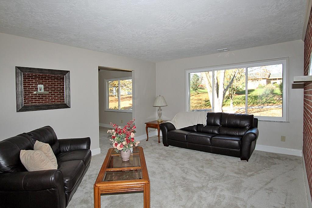 110 Rockingham Lane Canonsburg, PA 15317 - Photo 9 of 25 FAMILY ROOM OFF KITCHEN WITH LBFP AND NEUTRAL W/W
