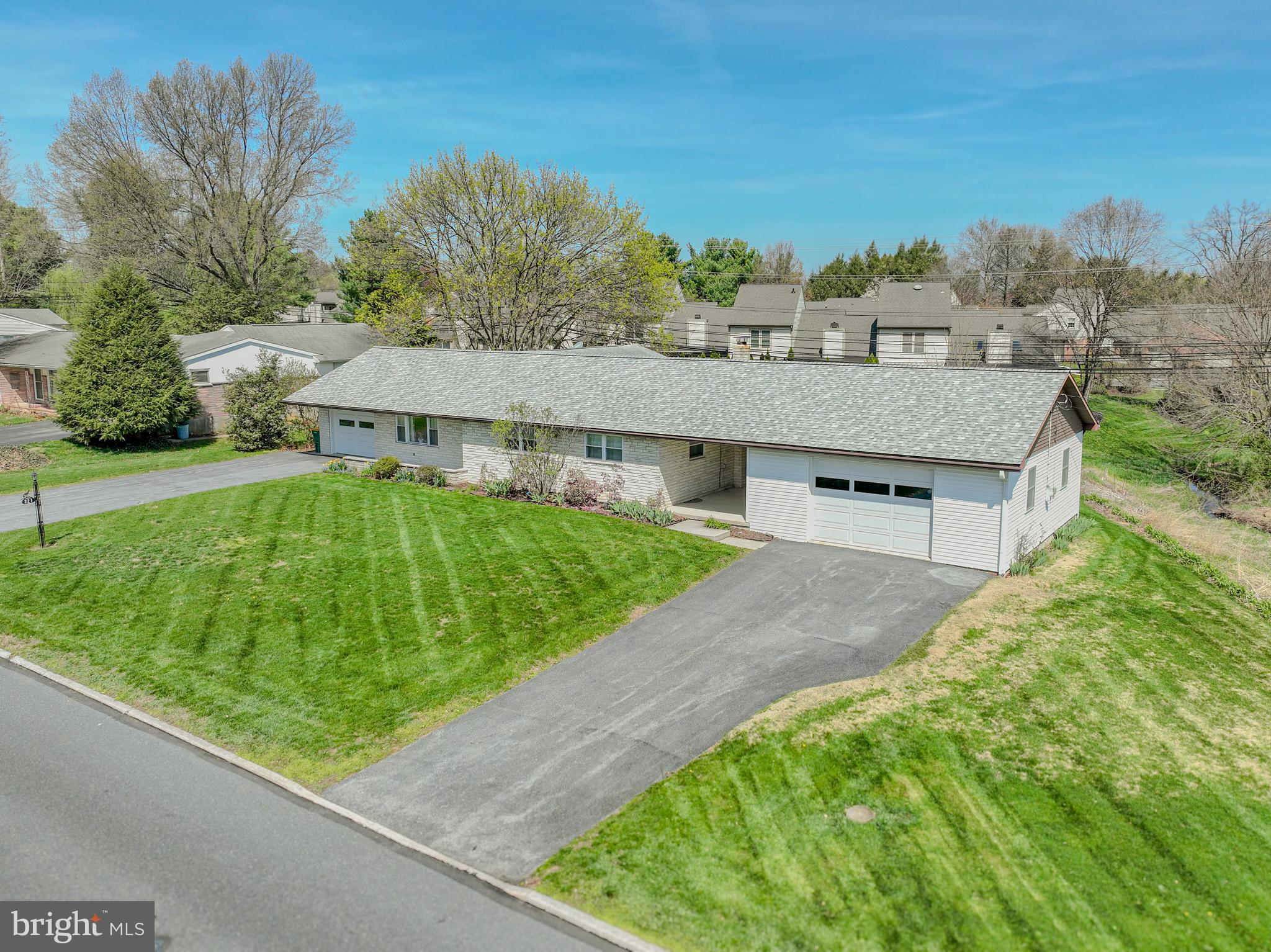 321 East Glenn Road Hershey, PA 17033 - Photo 2 of 32