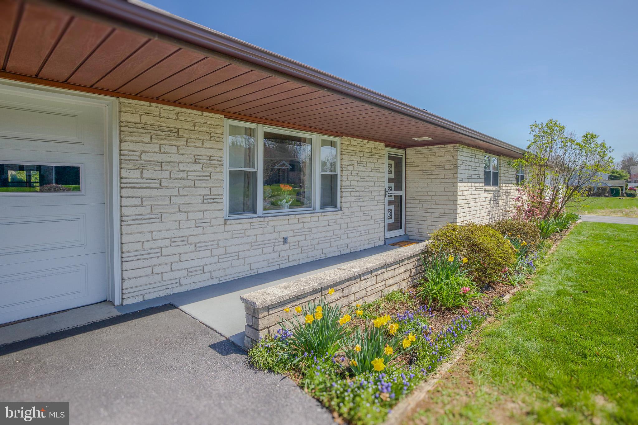 321 East Glenn Road Hershey, PA 17033 - Photo 3 of 32