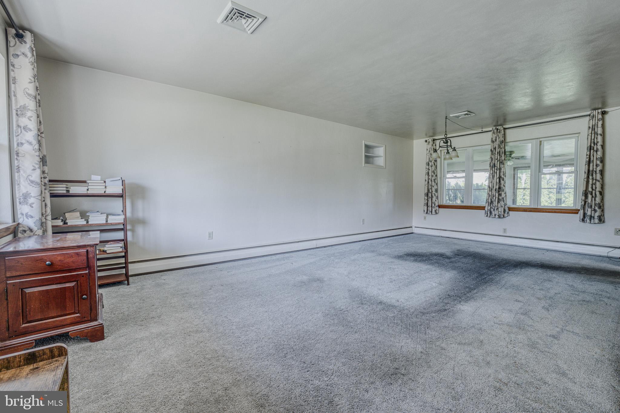 321 East Glenn Road Hershey, PA 17033 - Photo 8 of 32