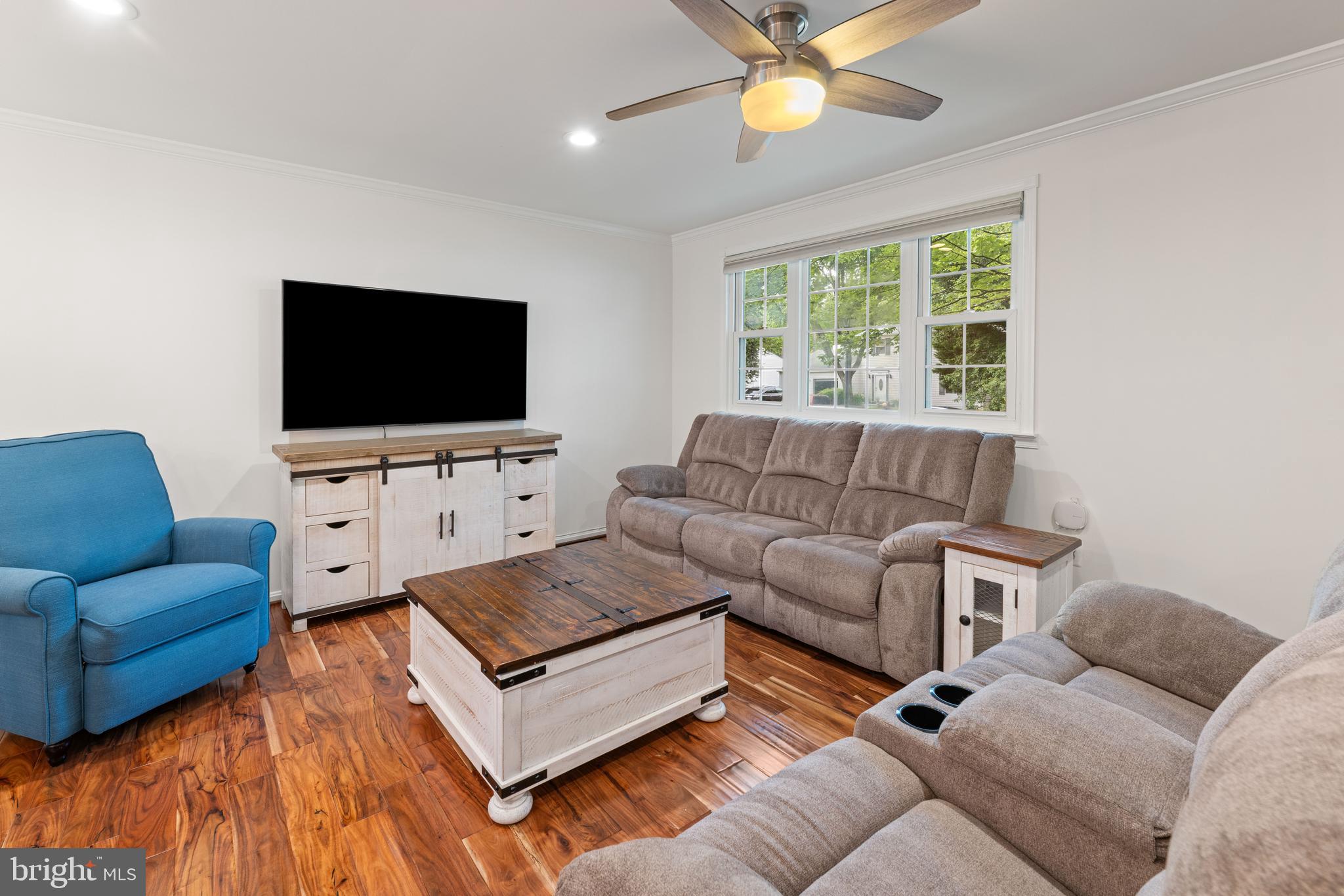 9761 Turnbuckle Drive Burke, VA 22015 - Photo 7 of 46 Living Room