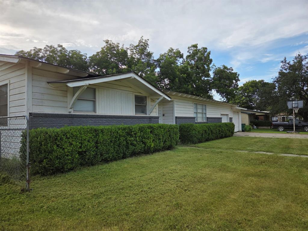 304 South Buffalo Street Chico, TX 76431 - Photo 1 of 3