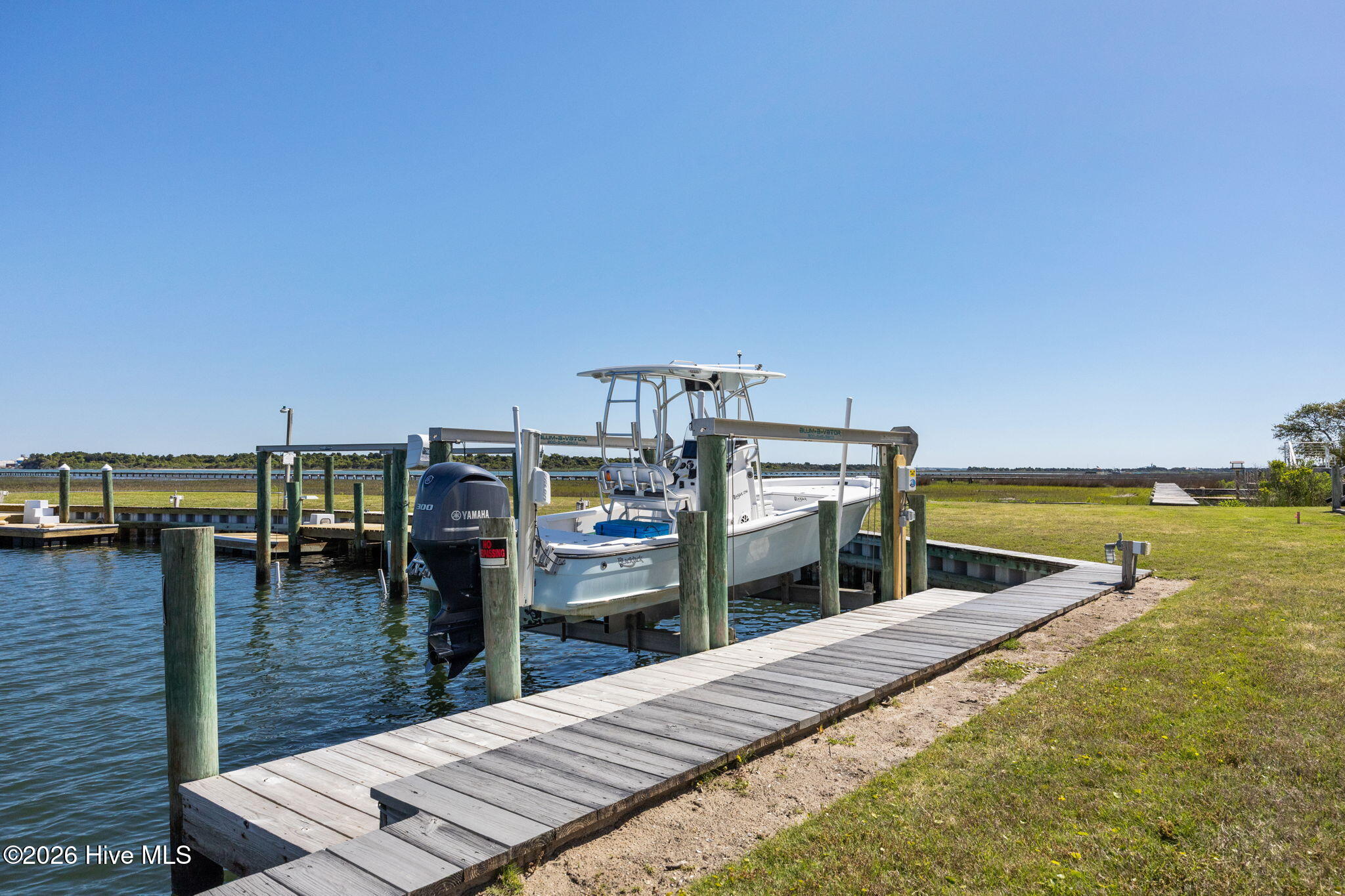 1711 East Fort Macon Road Atlantic Beach, NC 28512 - Photo 3 of 42 25 ft Boat Lift