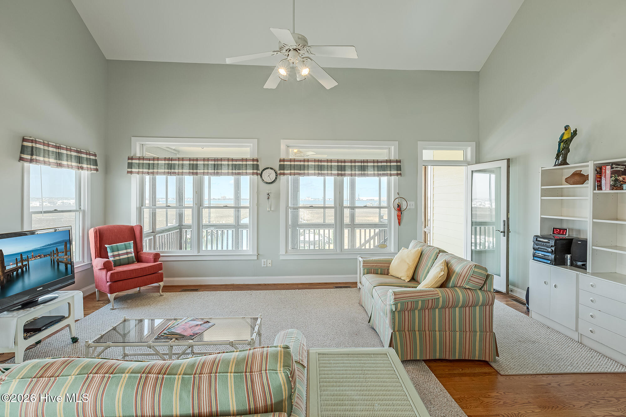 1711 East Fort Macon Road Atlantic Beach, NC 28512 - Photo 9 of 42 Vaulted Ceilings