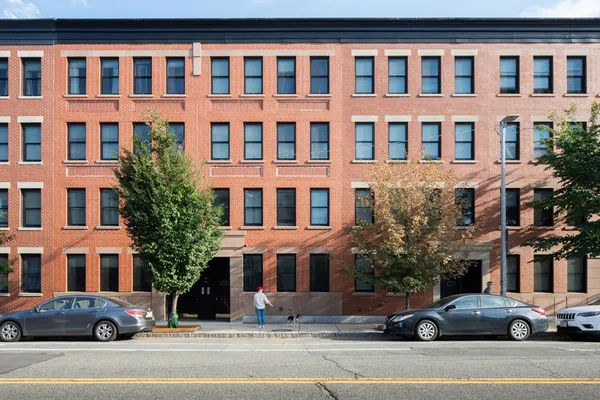 $2,900 | 37 Chelsea Street, Unit 2, Boston, MA 02128