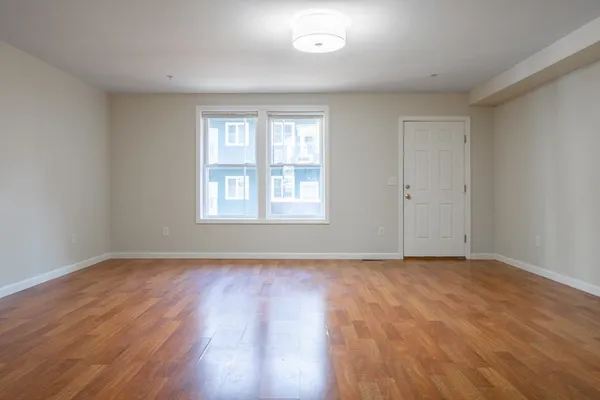 $2,900 | 37 Chelsea Street, Unit 2, Boston, MA 02128