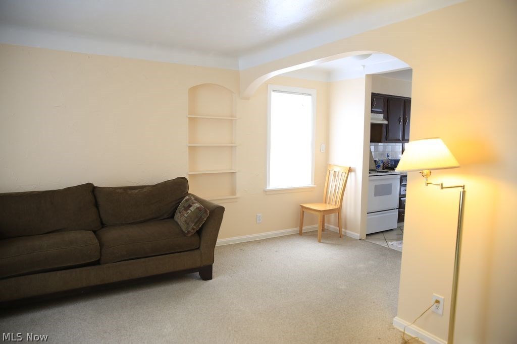 4198 Lambert Road Cleveland, OH 44121 - Photo 4 of 22