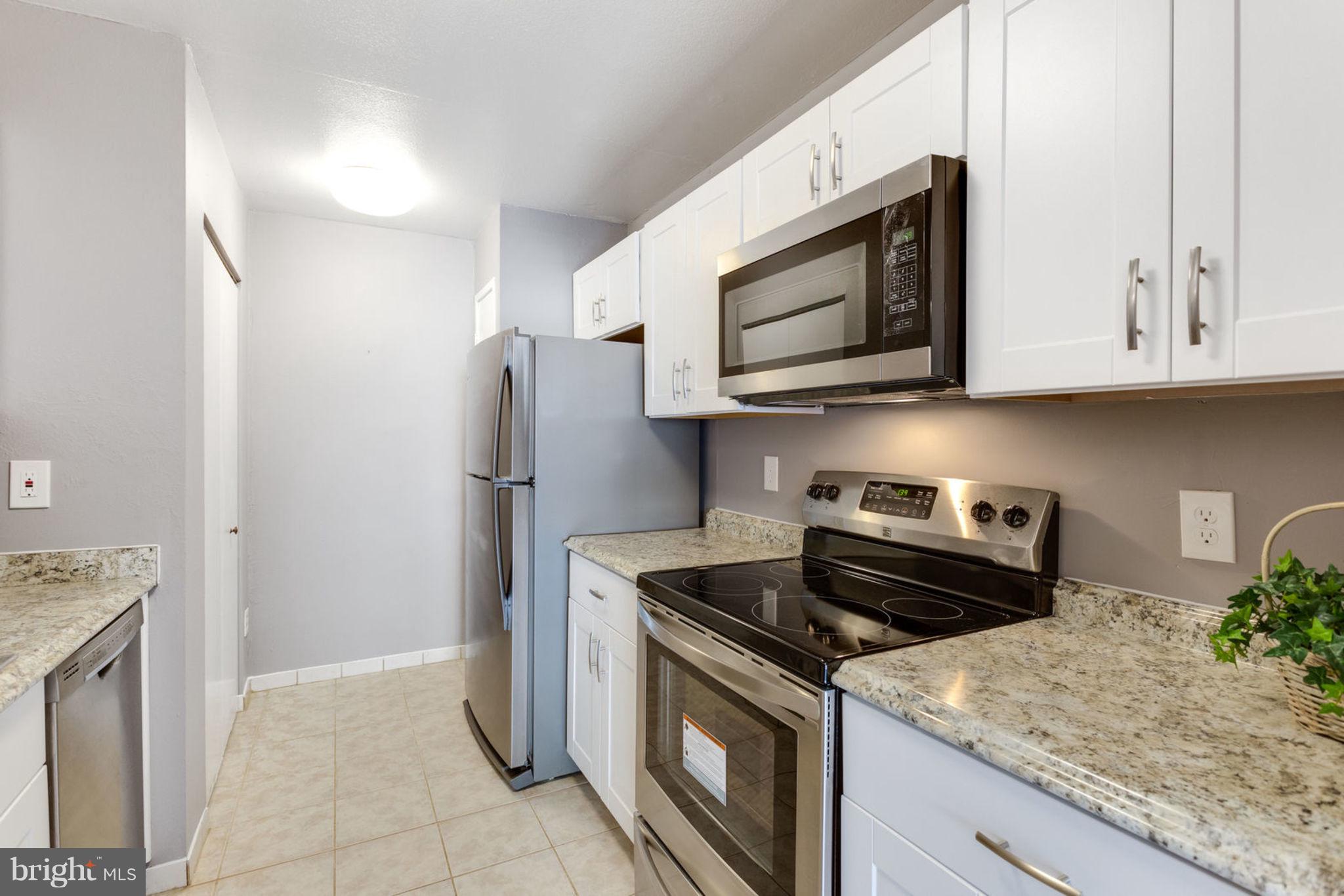 6101 Edsall Road, Unit 1105 Alexandria, VA 22304 - Photo 12 of 42 KITCHEN