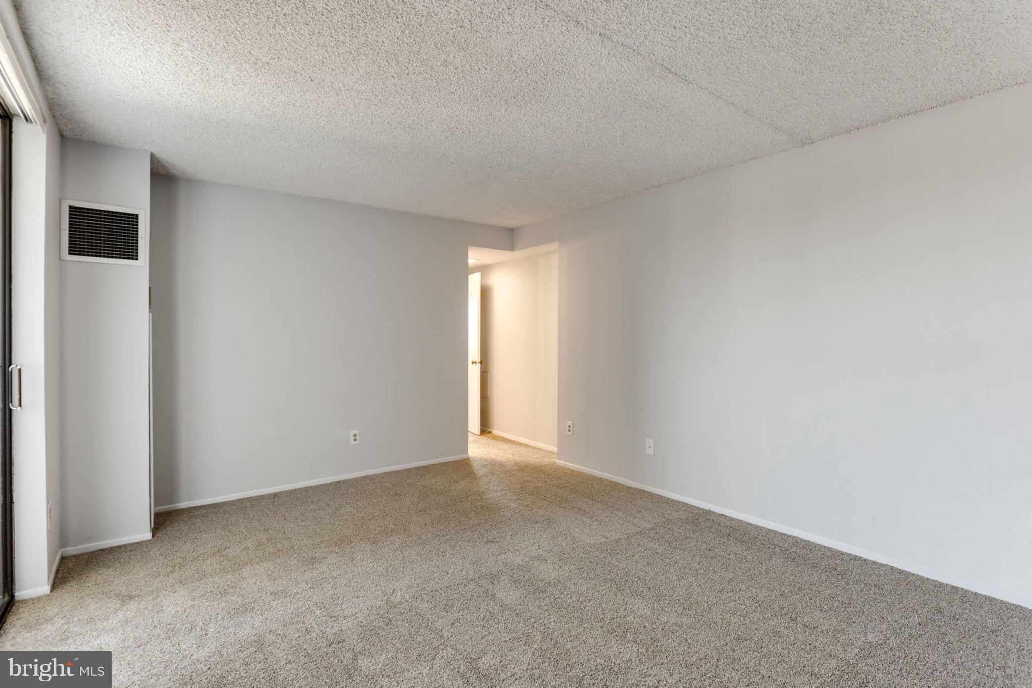 6101 Edsall Road, Unit 1105 Alexandria, VA 22304 - Photo 25 of 42 MASTER BEDROOM