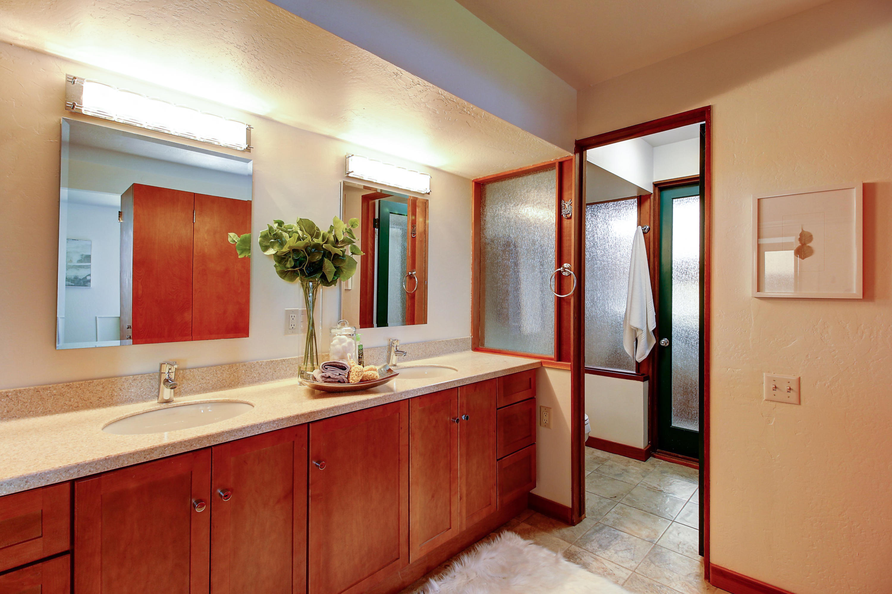 971 Cheltenham Road Santa Barbara, CA 93105 - Photo 14 of 40 Master bathroom