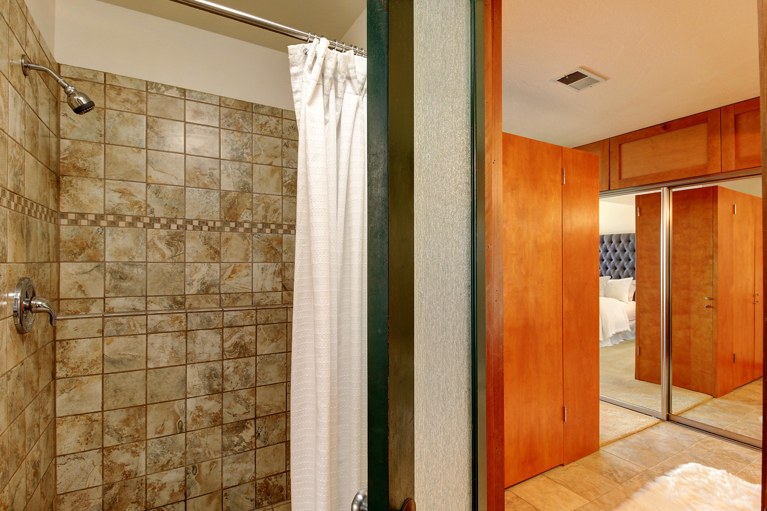 971 Cheltenham Road Santa Barbara, CA 93105 - Photo 15 of 40 Master bathroom