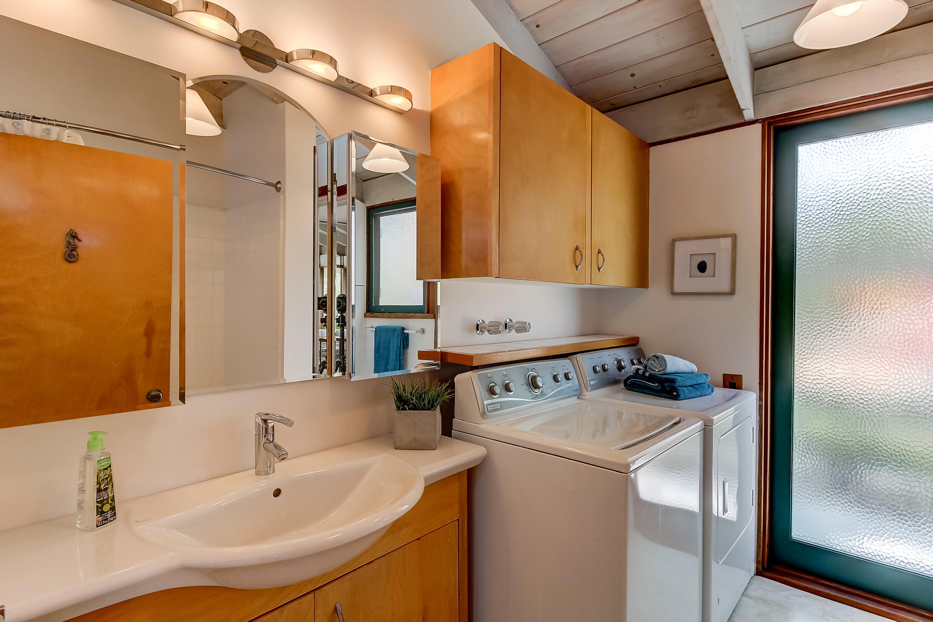 971 Cheltenham Road Santa Barbara, CA 93105 - Photo 20 of 40 Bathroom #2