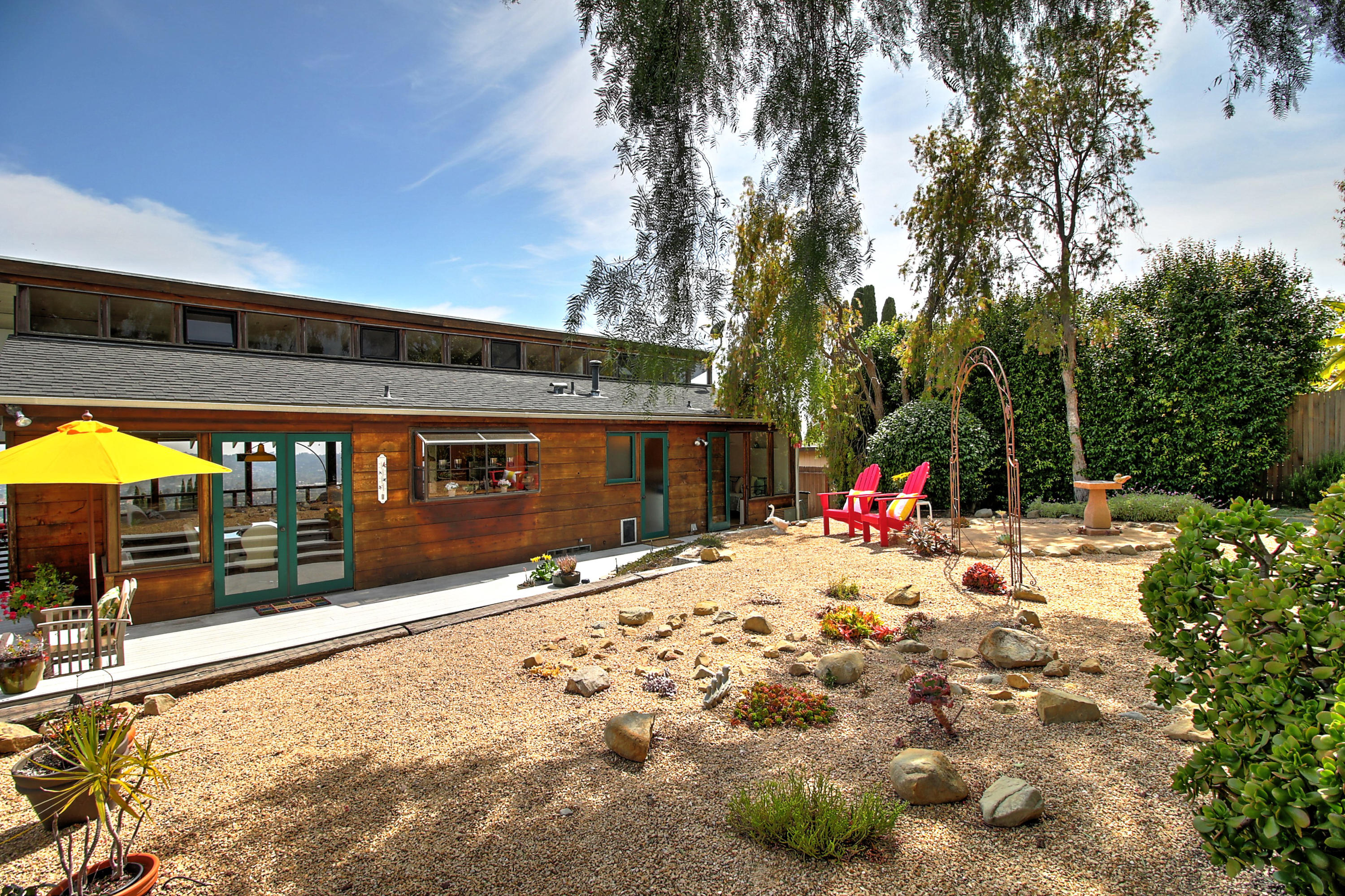 971 Cheltenham Road Santa Barbara, CA 93105 - Photo 22 of 40 Backyard and home