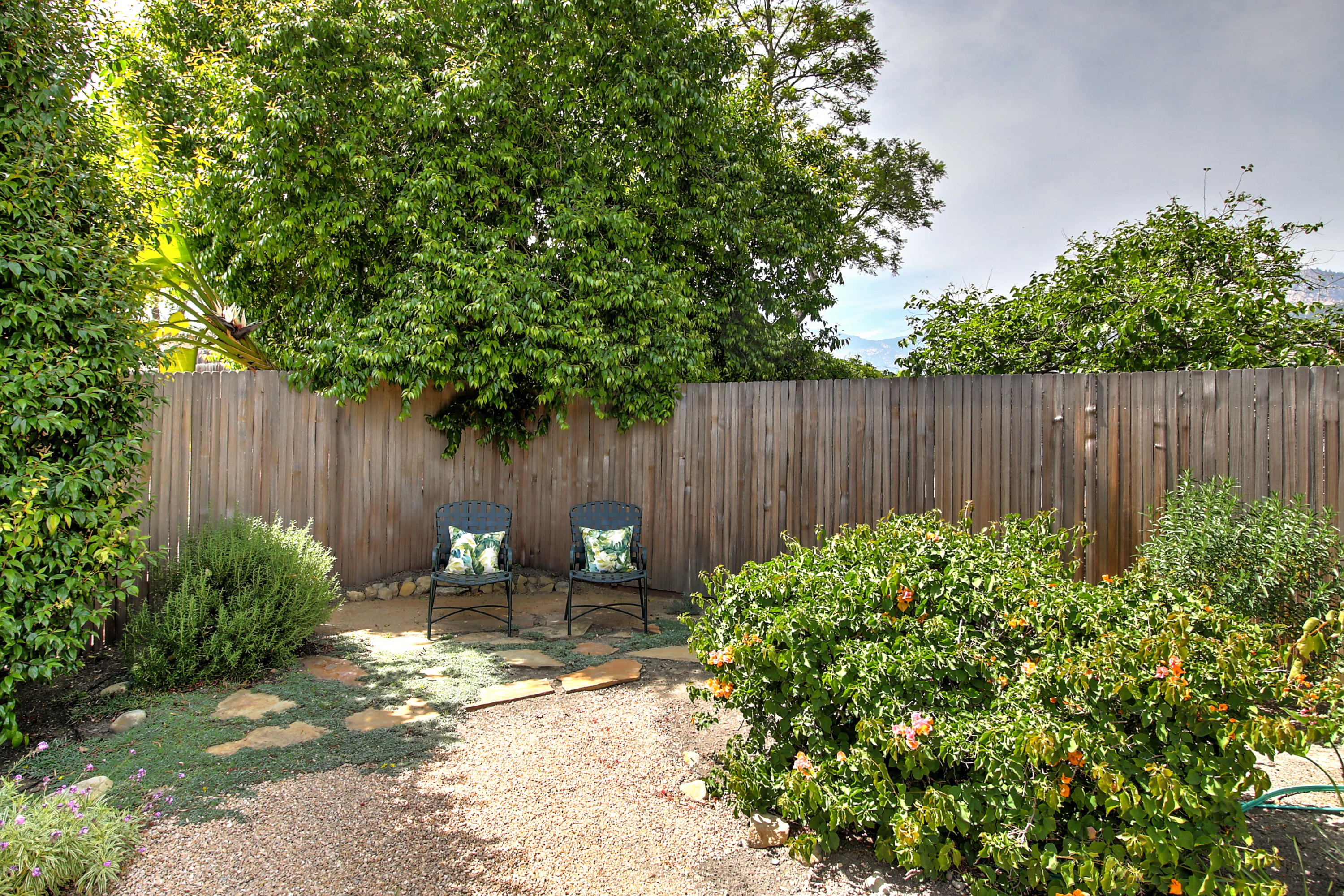 971 Cheltenham Road Santa Barbara, CA 93105 - Photo 24 of 40 Backyard sitting area