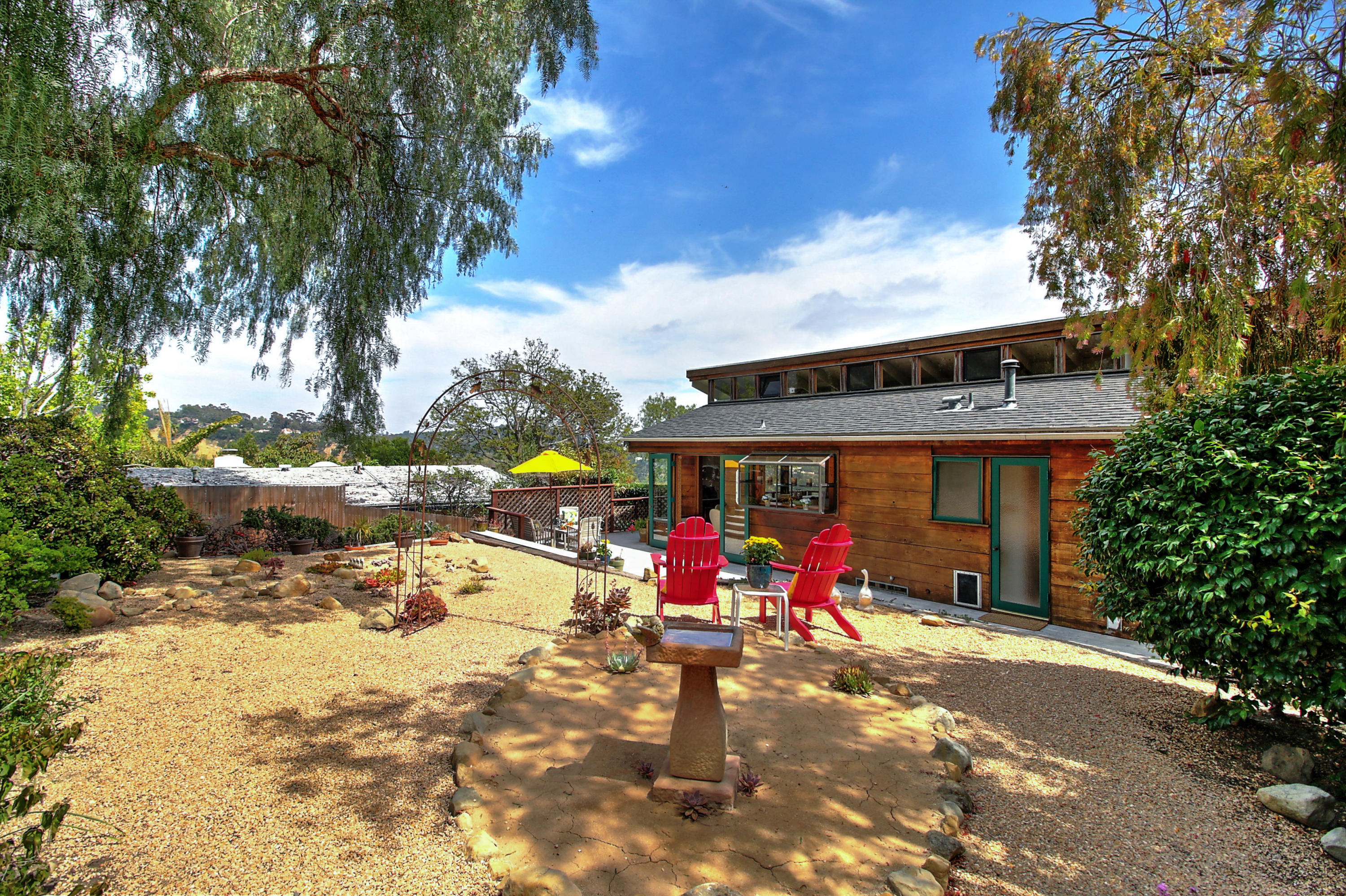 971 Cheltenham Road Santa Barbara, CA 93105 - Photo 25 of 40 Backyard and home