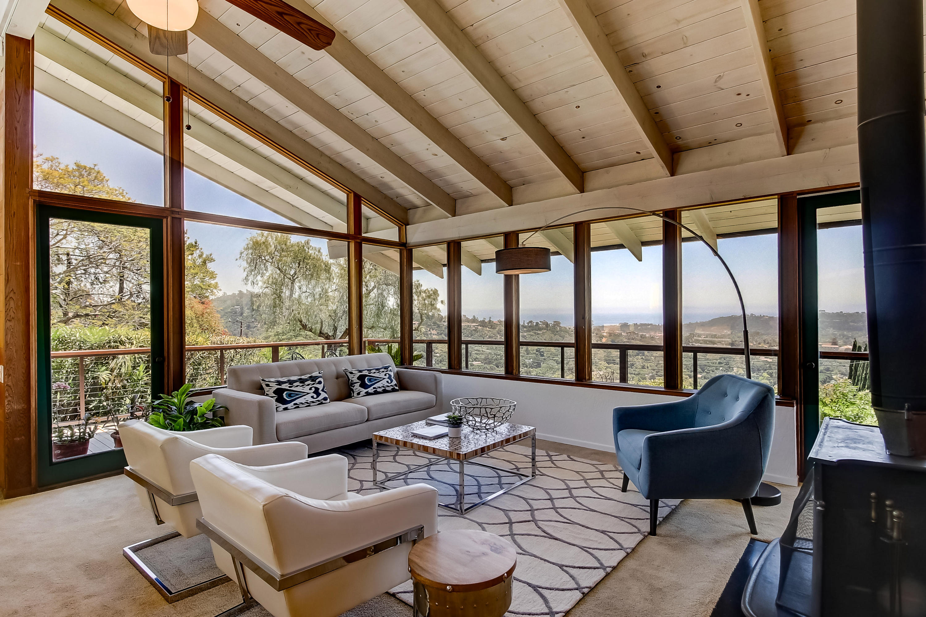 971 Cheltenham Road Santa Barbara, CA 93105 - Photo 4 of 40 Living room