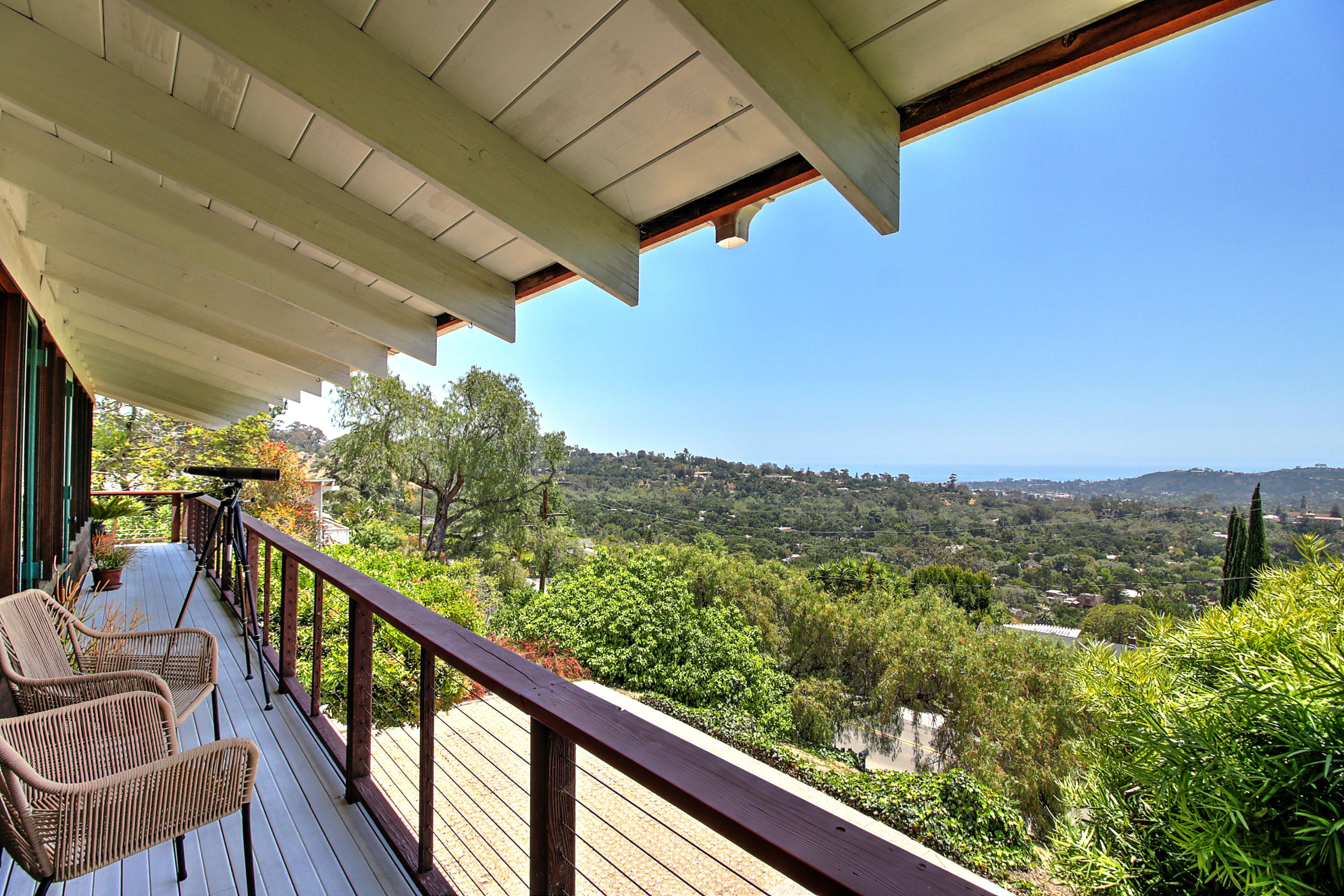 971 Cheltenham Road Santa Barbara, CA 93105 - Photo 7 of 40 Front deck