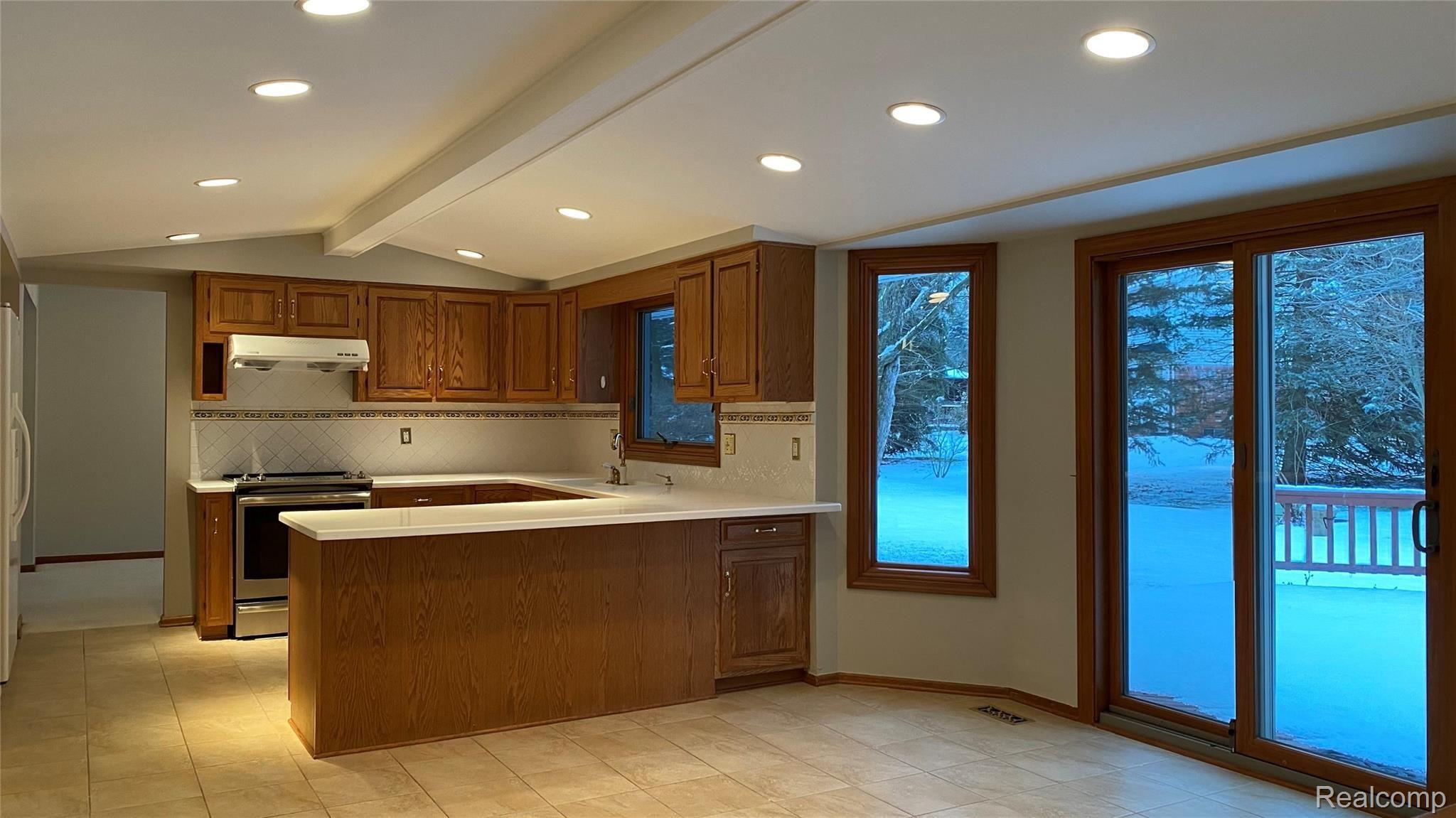 3099 Baypoint Drive Rochester, MI 48309 - Photo 5 of 32 IMG_3438.jpg