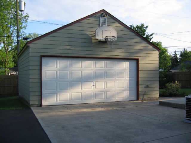 4805 Annhurst Road Columbus, OH 43228 - Photo 3 of 10 Gallery Image 3