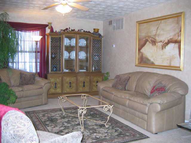 4805 Annhurst Road Columbus, OH 43228 - Photo 4 of 10 Gallery Image 4