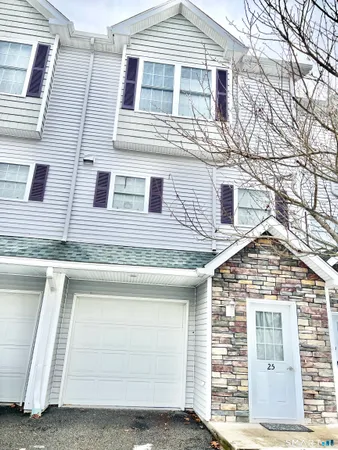 $268,000 | 296 Hamilton Avenue, Unit 25, Norwich, CT 06360