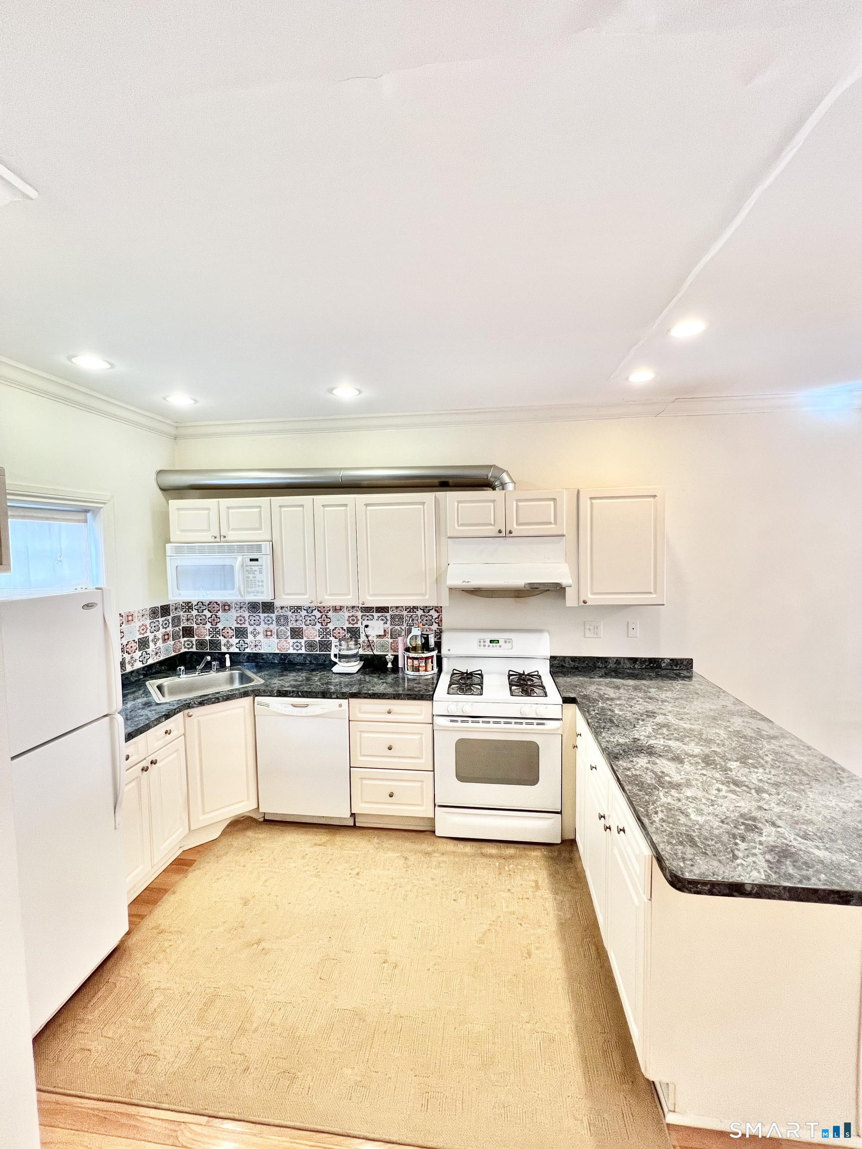 296 Hamilton Avenue, Unit 25 Norwich, CT 06360 - Photo 8 of 40