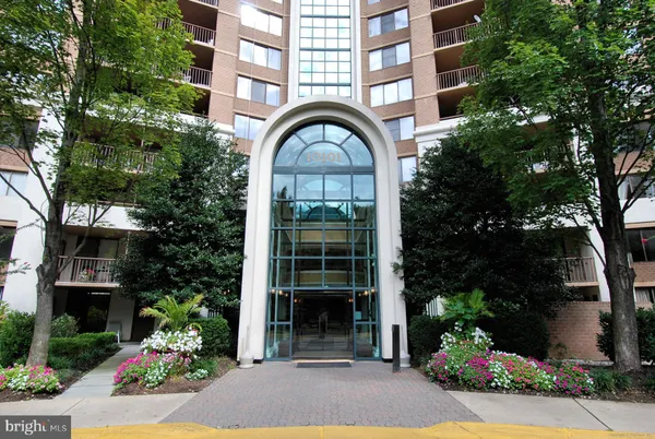 $3,000 | 10101 Grosvenor Place, Unit 2005, Rockville, MD 20852