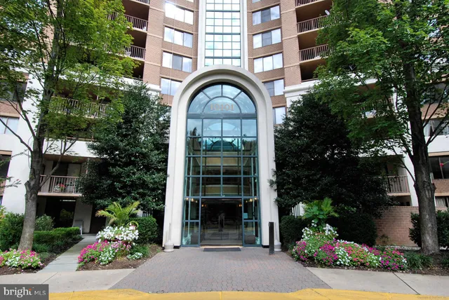 $3,000 | 10101 Grosvenor Place, Unit 2005, Rockville, MD 20852